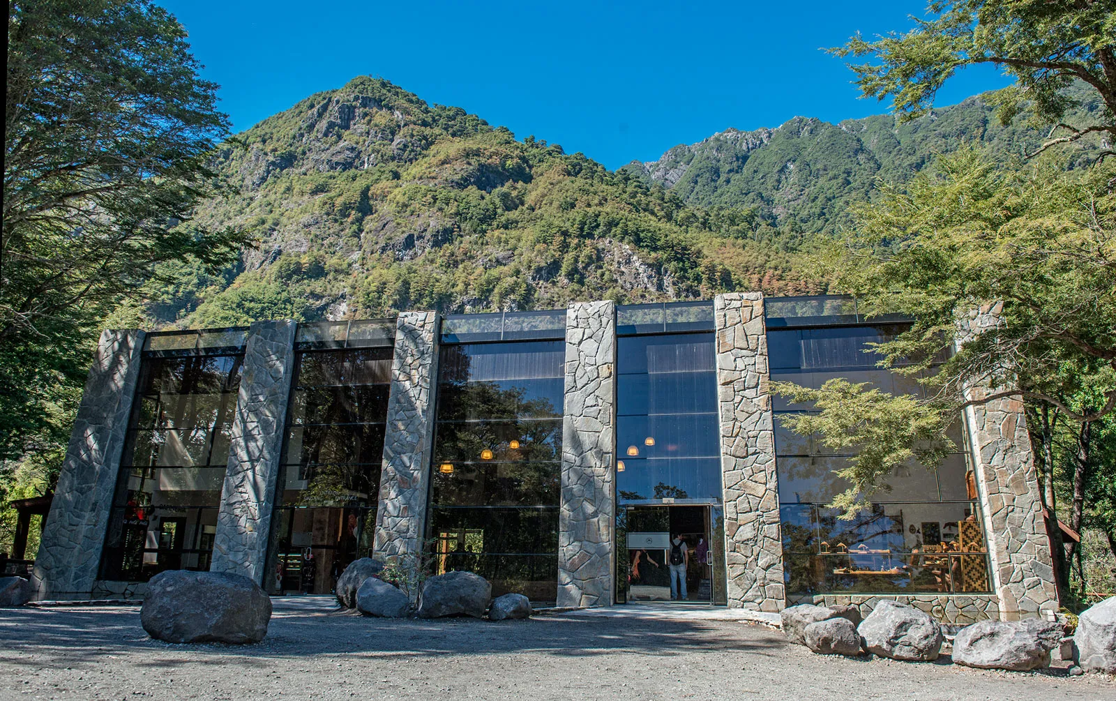 galeria-comercial-saltos del petrohue.webp